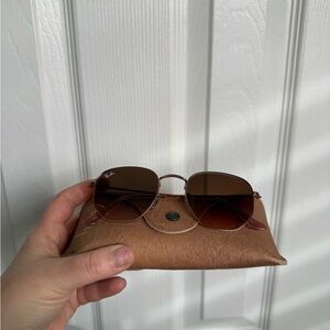Round rose gold Ray-Ban Cleaning Cloth in Packaging